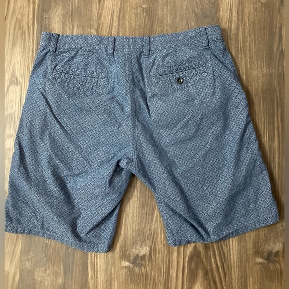 Banana Republic Aiden Shorts Size 33 - Picture 3 of 3